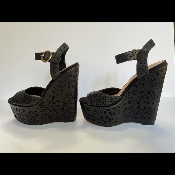 Kurt Geiger black wedge with subtle flower detail - Picture 8 of 8